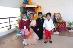 Immagine-Suora-con-bimbi